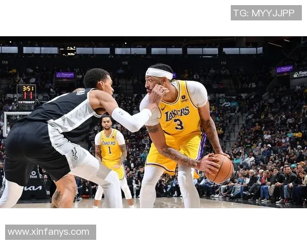 马刺与湖人第三节精彩回放全景分析与战术解读 马刺与湖人第三节精彩回放全景分析与战术解读